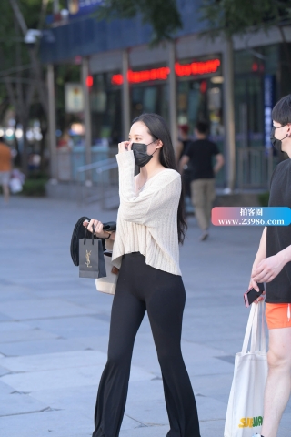 黑色裤子女神小姐姐