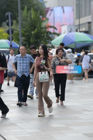 年轻靓丽，身材真棒~