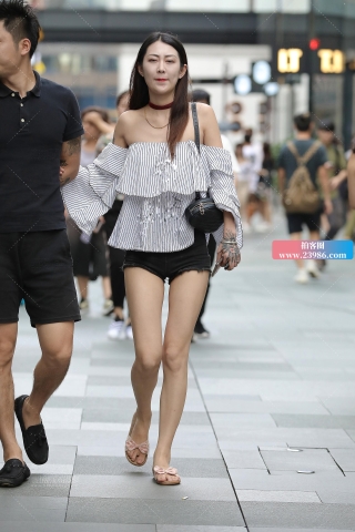 热裤，美腿女朋友