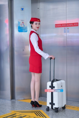 二表姐空姐，超薄肉丝，机场篇【套图+视频】