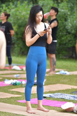 ★长发披肩瑜伽裤美女