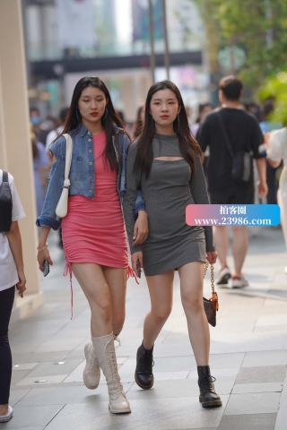 街拍粉色裙小姐姐