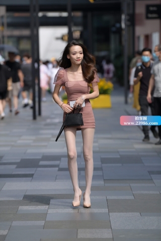 包臀裙高跟女子