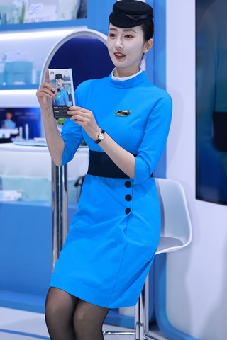 厦航高颜值美女乘务长黑丝长裙制服穿搭（完整版）