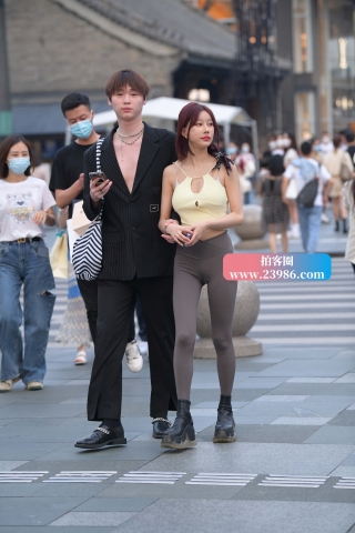 别人家的性感紧身女友~