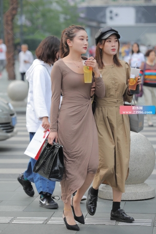 【凯恩赛贴】连衣裙展现美好身材