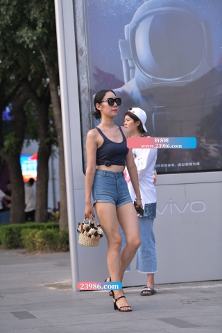 【街拍之魂赛帖】性感热裤少妇