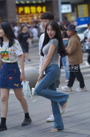 搭讪可爱甜美的牛仔裤小姐姐