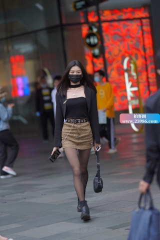 搭讪街拍黑丝小姐姐