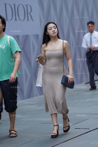 街拍抹胸裙魅力朲槭