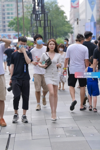 前凸后翘包臀裙美女