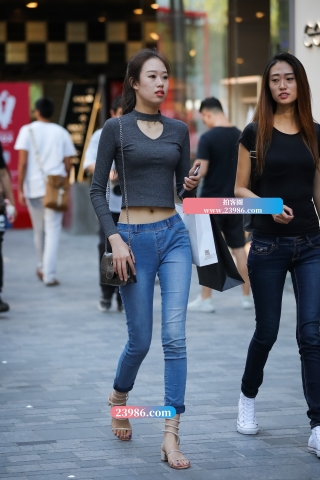 高挑长腿美女,纤西小蛮腰!