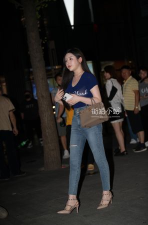 夜拍微胖的紧牛性感美女