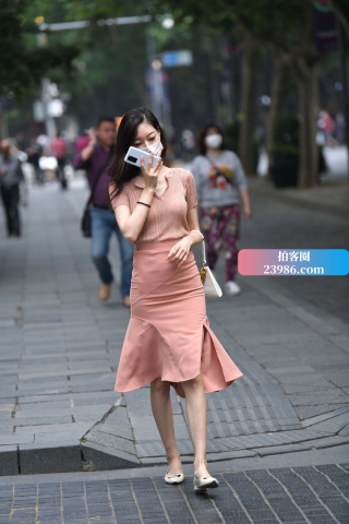 边走边聊语音的小姐姐