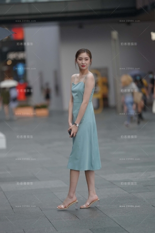 搭讪吊带裙美女