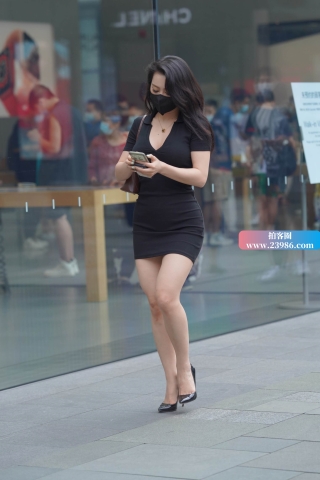 黑色包臀裙高跟街拍美女