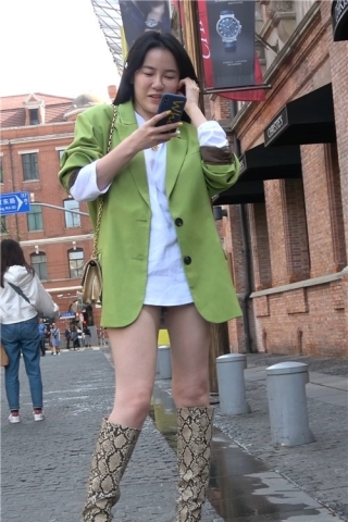 蟒蛇皮花纹的靴子有点吓人（视频版）