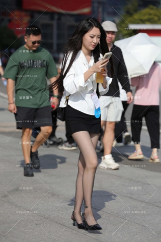 苗条的长腿黑丝 【图片➕视频】