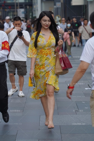 朲槭味慢慢长裙美女