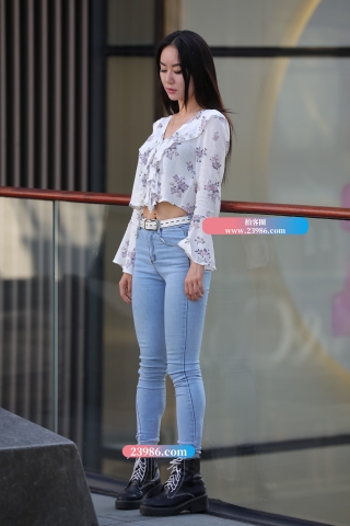 【凯恩赛帖】漂亮舞蹈老师好身材 牛仔裤尽显美腿翘臀