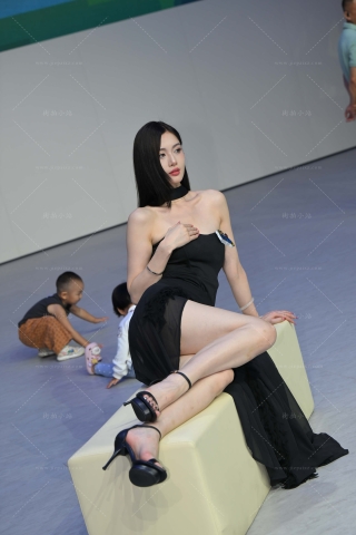 美腿美足网红-177美月