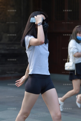 草莓的味道之紧身短裤