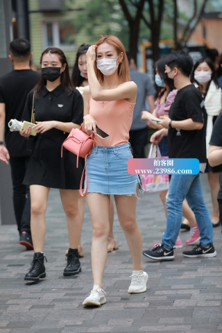 搭讪牛仔裙小姐姐