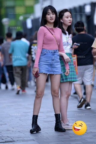 街拍牛仔裙妹子