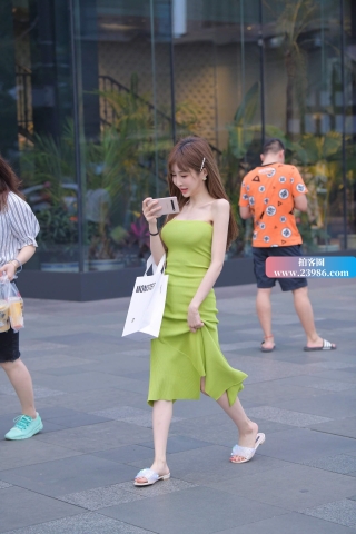 抹胸裙网红小姐姐