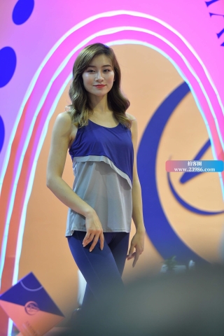 美丽大方女模特