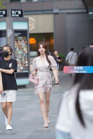 抓拍美丽大方女神姐姐