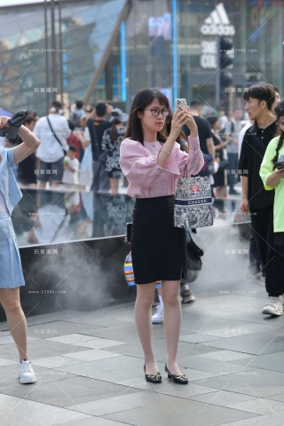 抓拍拍照的素人眼镜妹