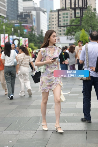 街拍漂亮的花裙子小仙女