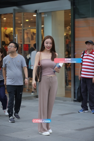 【视觉冲击赛帖】甜美抹胸的小姐姐