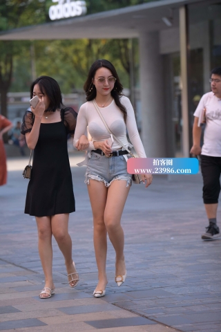 搭讪街拍热牛大长腿美女