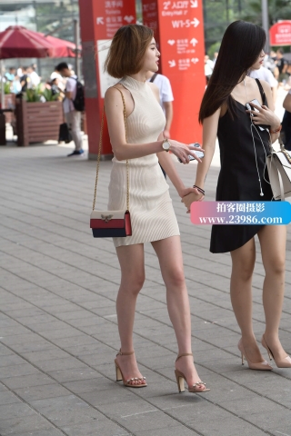 修身裙性感街拍美女