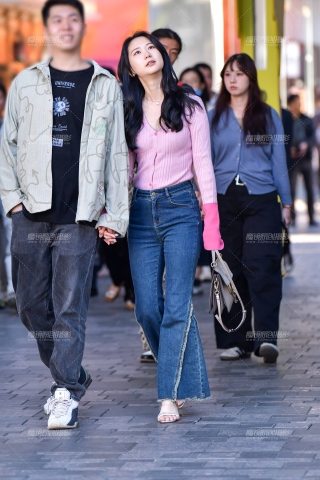 ★阔腿牛仔裤高挑美女