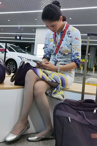 偶遇海航乘务组下班旗袍灰si养眼啊3分钟（视频版）