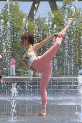 灵动的粉裤美眉（城市版）