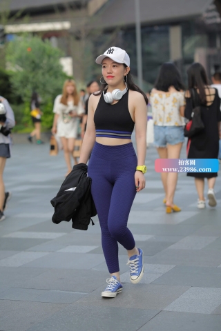 紧身瑜伽裤运动美眉