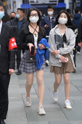 街拍丝滑丝腿短裙小仙女