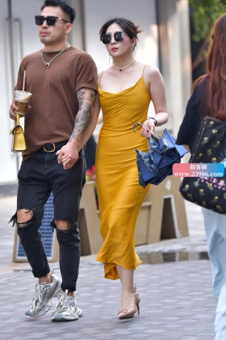 ★气质吊带长裙美女