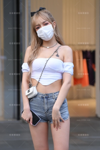 搭讪长腿紧致热裤美女