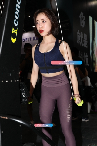 【欧阳幽明赛帖】深红色瑜伽美女