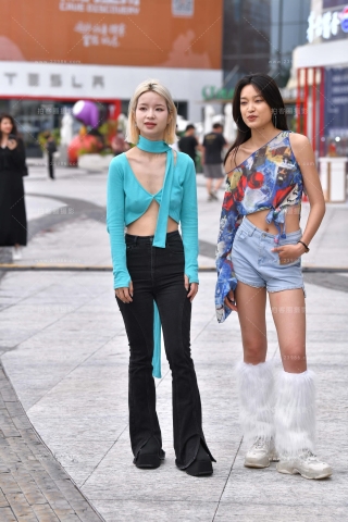 黑色牛仔长裤，小凸点~