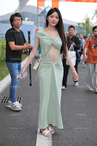 穿S袜的长裙网红-你的小君