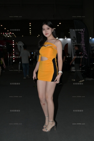 超短包臀短裙模特小姐姐