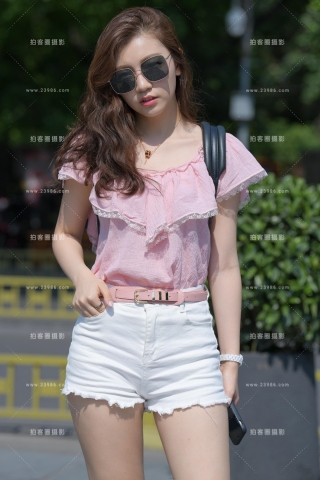 【红石赛帖】性感白色热裤美女