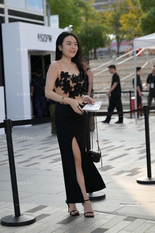 肤白貌美，知性优雅美娇萋！