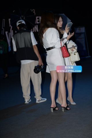 深圳时装周---白裙白腿